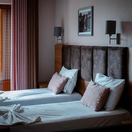 Hotel Fron Sarandë Eksteriør bilde