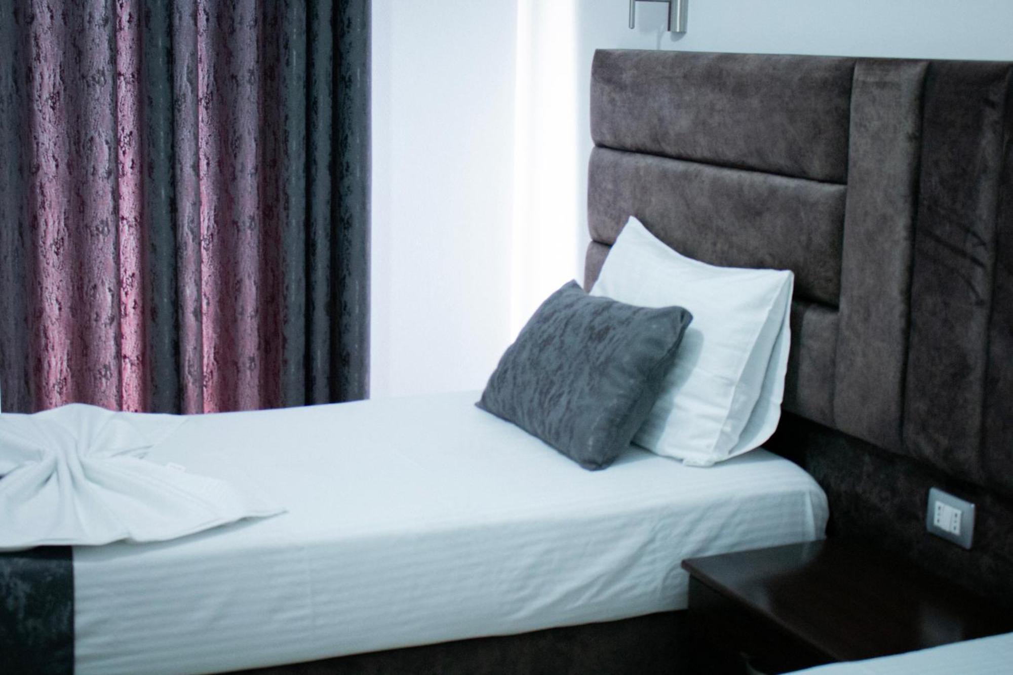 Hotel Fron Sarandë Eksteriør bilde