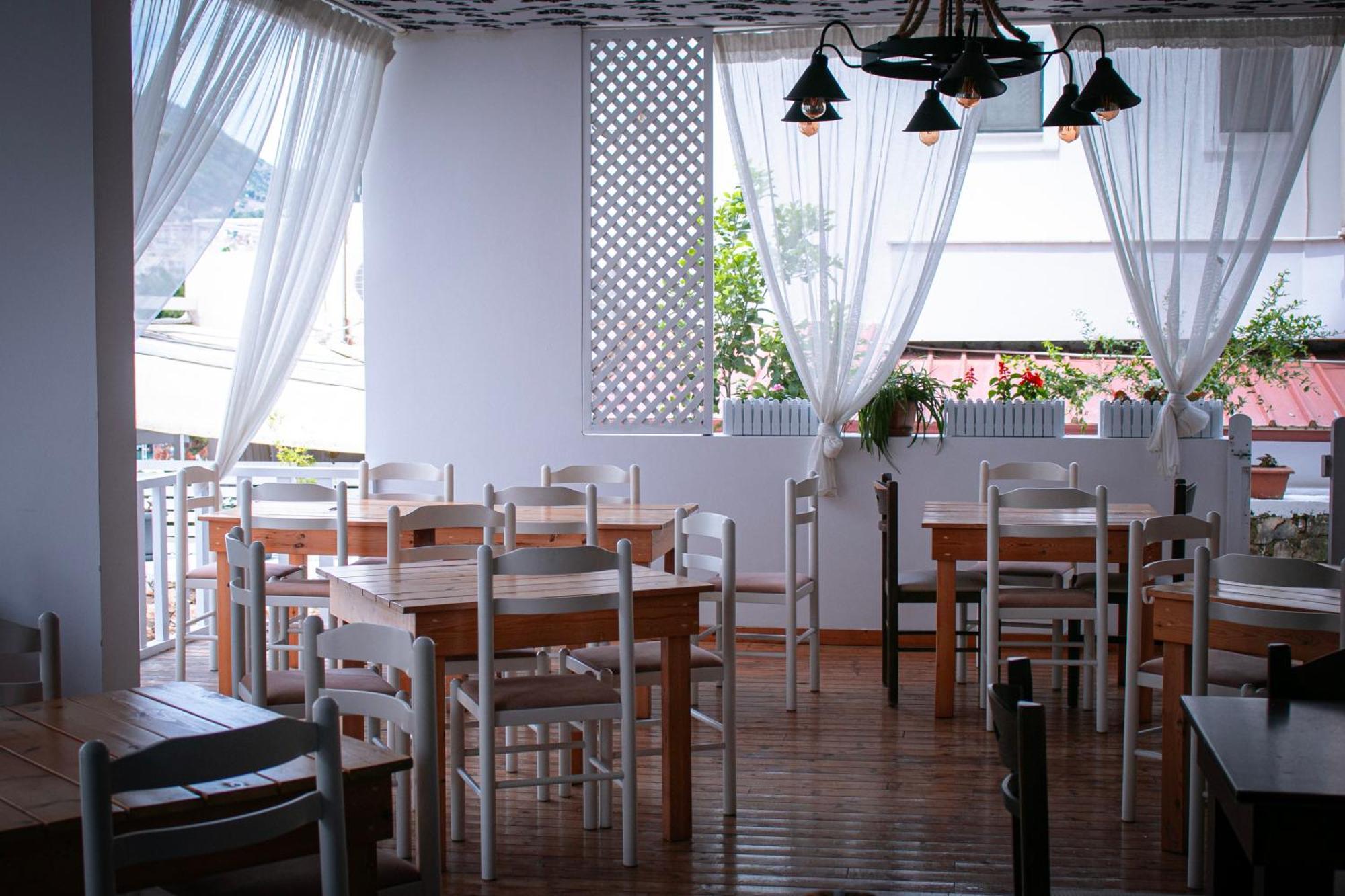 Hotel Fron Sarandë Eksteriør bilde