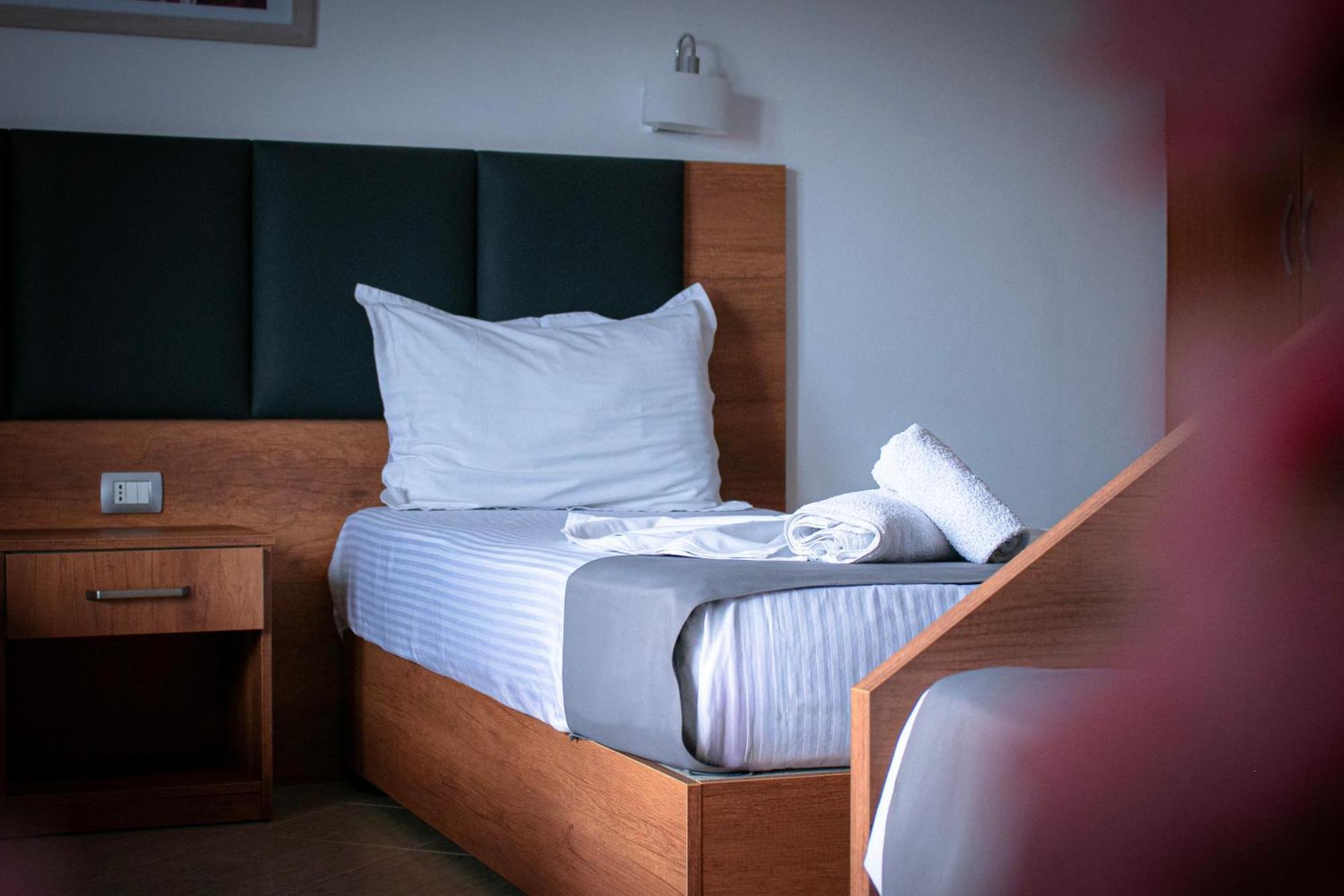 Hotel Fron Sarandë Eksteriør bilde
