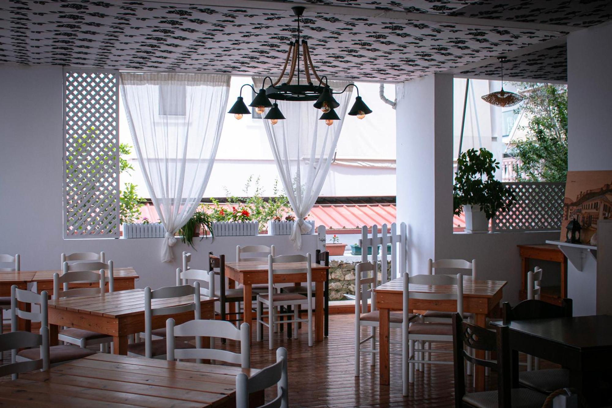 Hotel Fron Sarandë Eksteriør bilde