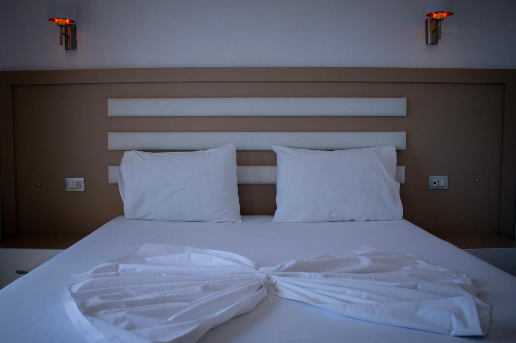 Hotel Fron Sarandë Eksteriør bilde