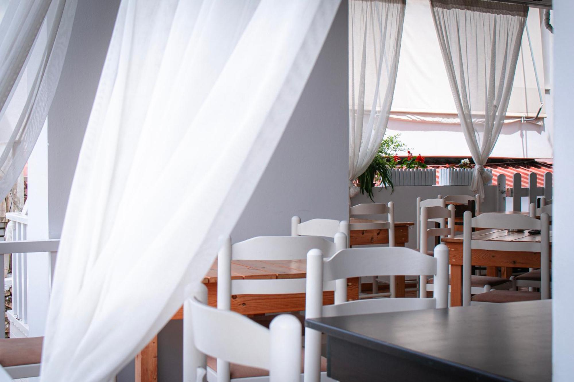 Hotel Fron Sarandë Eksteriør bilde