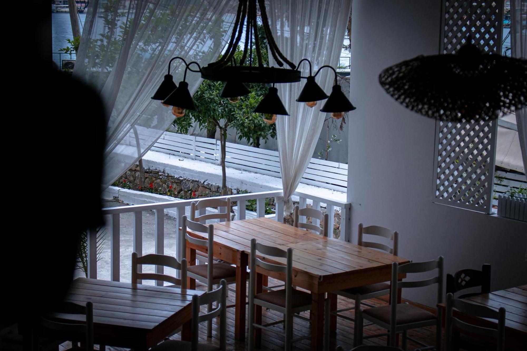 Hotel Fron Sarandë Eksteriør bilde