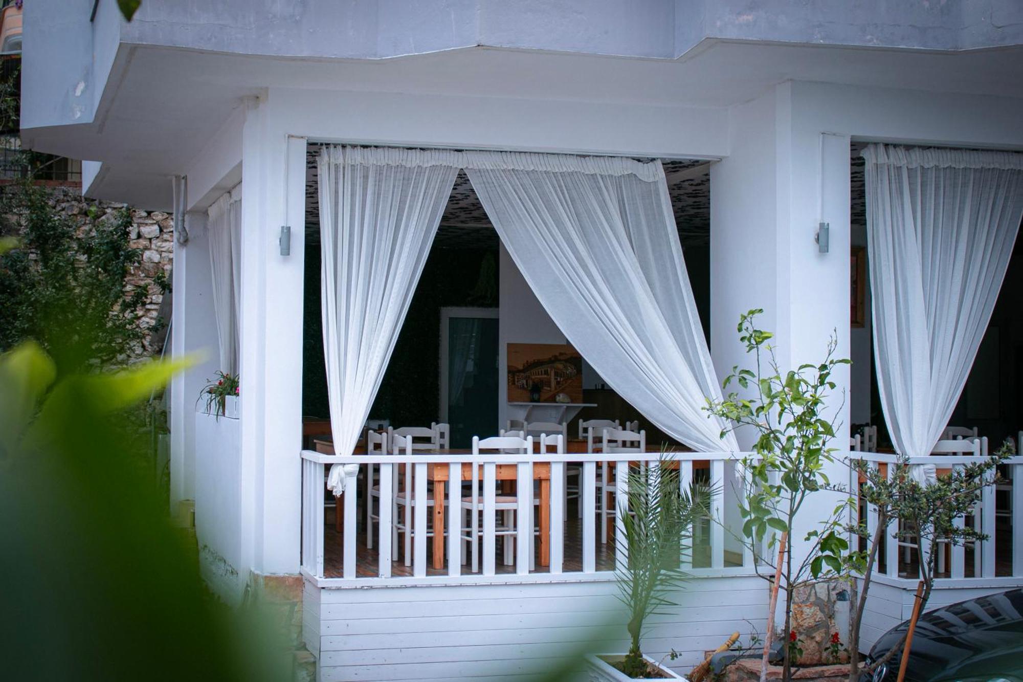 Hotel Fron Sarandë Eksteriør bilde