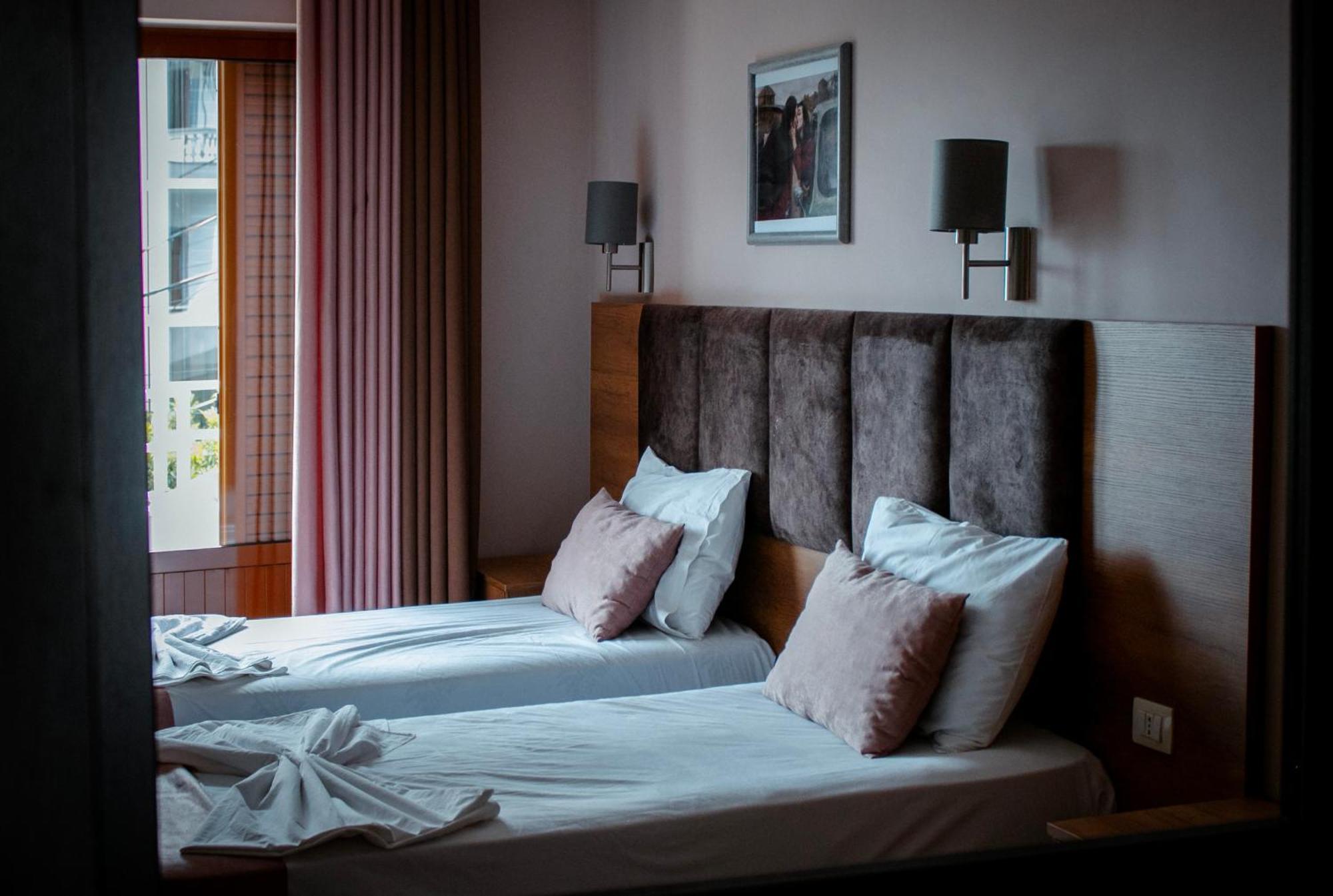 Hotel Fron Sarandë Eksteriør bilde